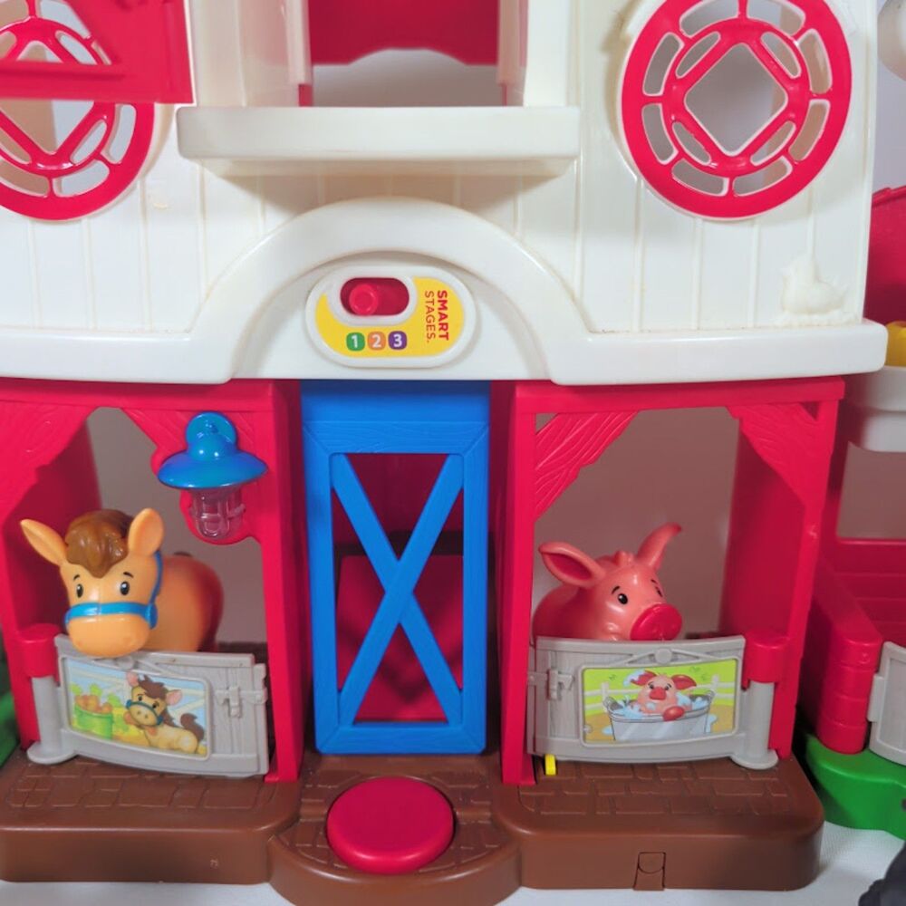 Fisher-Price Little People Caring for Animals Farm Playset Complete with Figures - Picture 4 of 5